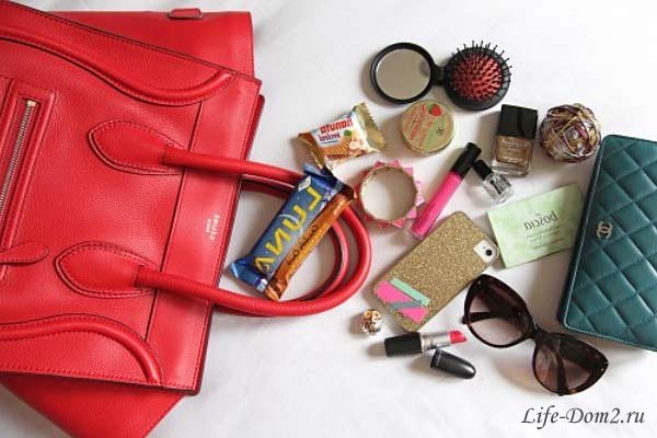 Что должно быть в сумочке у каждой девушки?