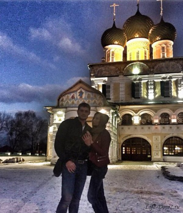 Саша Задойнов и Элина Камирен посетили детский дом 