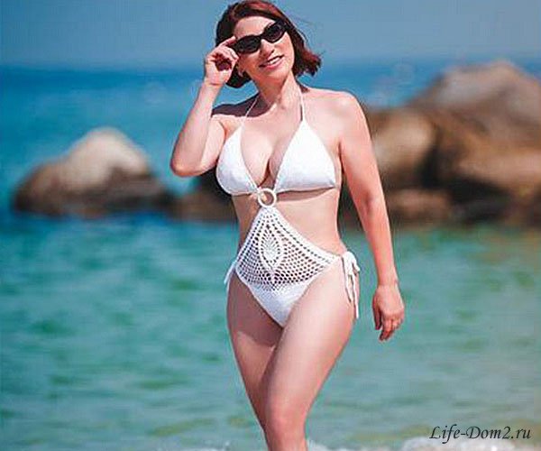 Роза Сябитова на пляже поражает красотой в 53 года