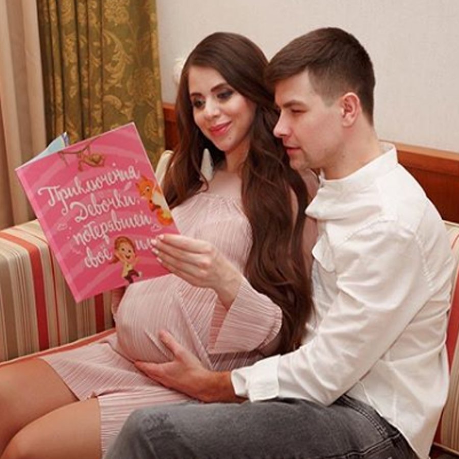 Ольга Рапунцель и Дмитрий Дмитренко отметили месяц со дня рождения своей дочери