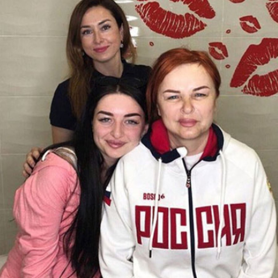Косметолог Виктории Романец поработал над внешностью ее мамы и сестры