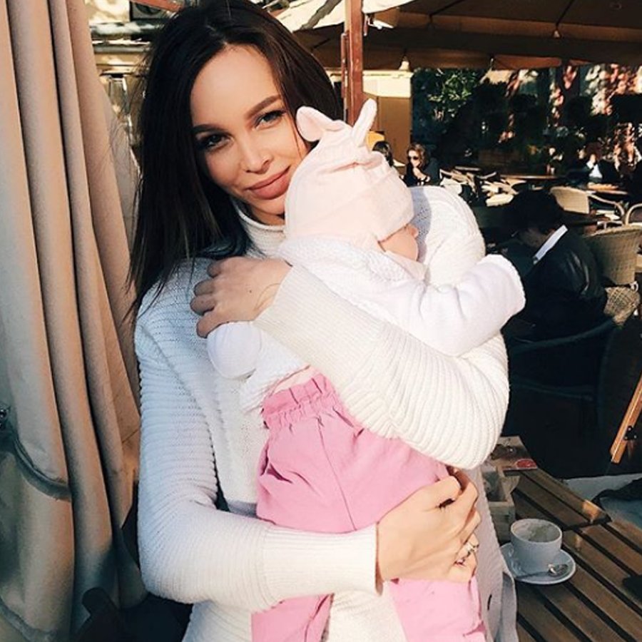 Анастасия Лисова впервые опубликовала фотографию своей дочери