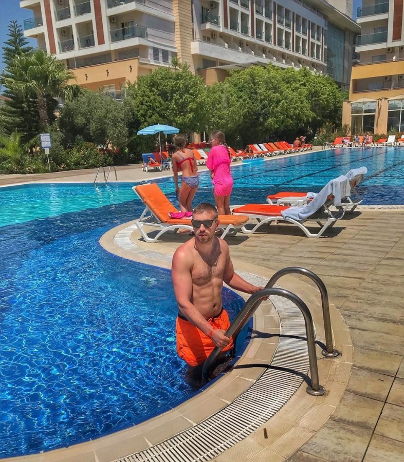 Экс-участник «Дом 2» Игорь Трегубенко на отдыхе в солнечной Турции