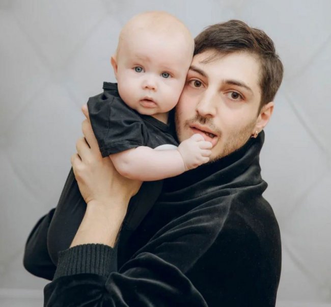 Иосиф Оганесян и Саша Черно спорят по поводу режима для своего ребенка