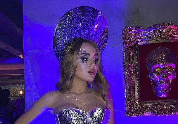 Милена Безбородова появилась на вечеринке известной блогерши в кокошнике